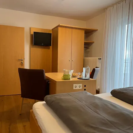 Gaestehaus Am Bodensee 招待所 3*